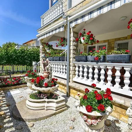 Rote Rosen Apartman *